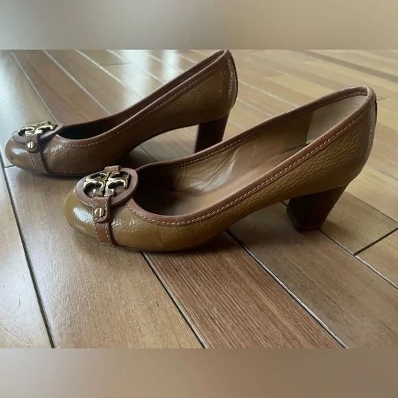 Tory Burch Aaden Logo Mid Heel Pumps Tan Brown Patent Leather Size 7.5 - Picture 14 of 15